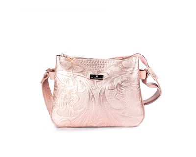 Foto 1 | Bolso A Ángelozano Tipo Crossbody De Piel Vacuna Con Grabado Tipo Cincelado Modelo Jaqueline
