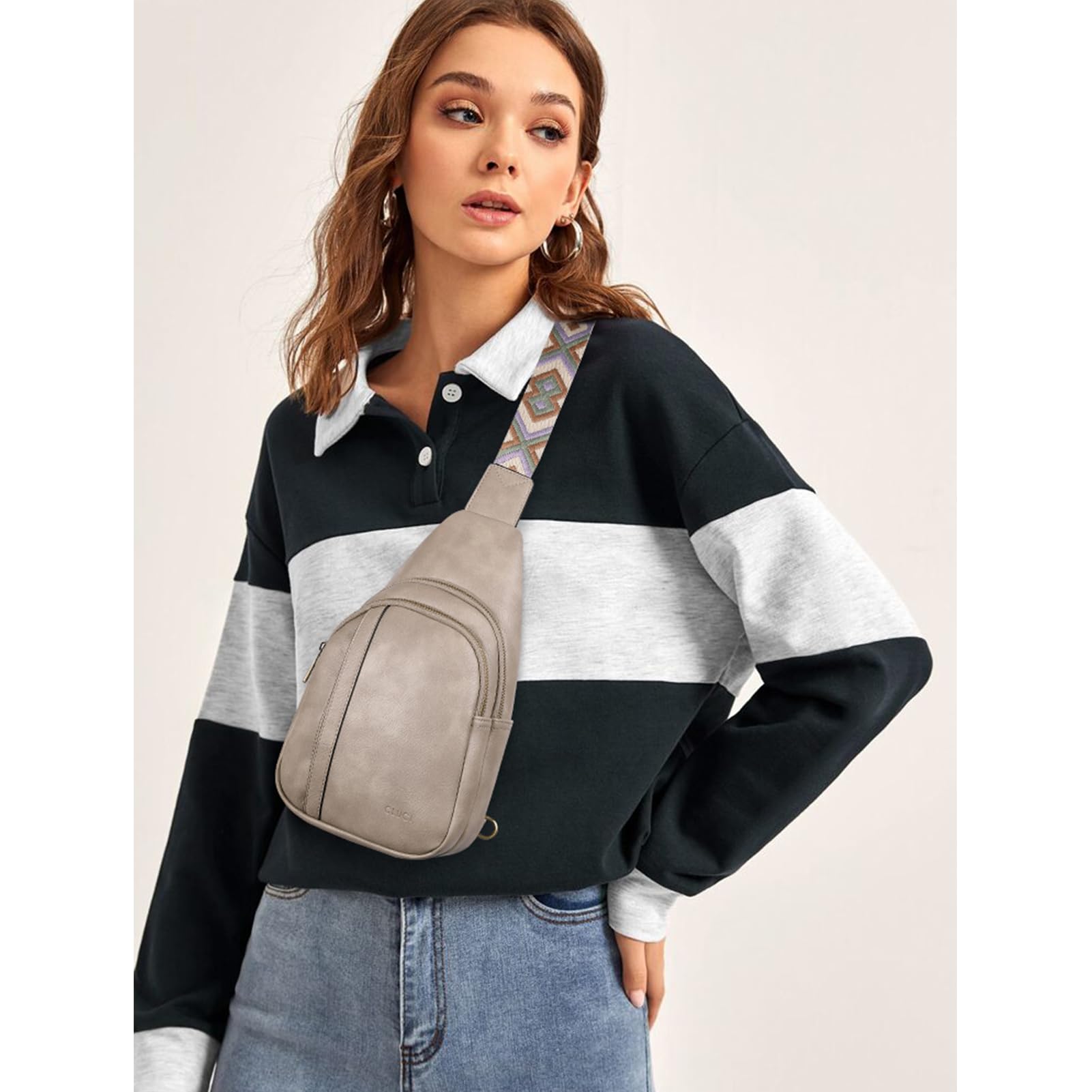 Foto 2 | Bolso Bandolera Cluci De Piel Para Mujer, Color Gris - Venta Internacional.