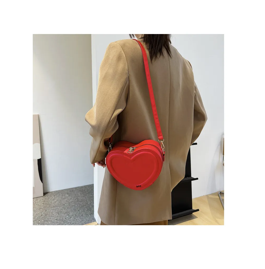 Foto 5 pulgar | Bolso Bandolera Forma Corazón Rojo