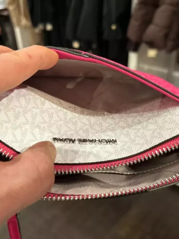 Foto 4 | Bandolera Michael Kors Jet Set Travel Dragonfruit Multi - Venta Internacional.