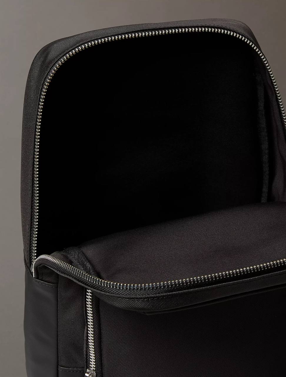 Foto 4 pulgar | Bandolera Calvin Klein Pechera Crossbody Cruzada Utilitaria Casual Color Negro 4060 - Original