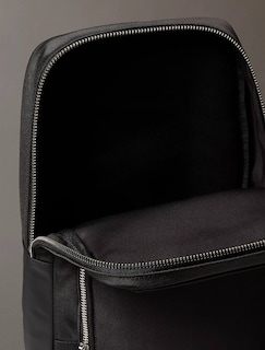 Foto 3 | Bandolera Calvin Klein Pechera Crossbody Cruzada Utilitaria Casual Color Negro 4060 - Original