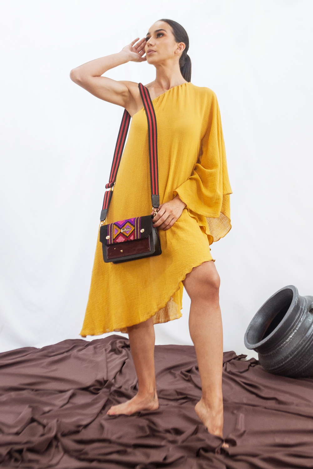 Foto 3 | Bolsa Crossbody A Ángelozano de Piel con Aplicación Charol y Telar Artesanal Geométrico
