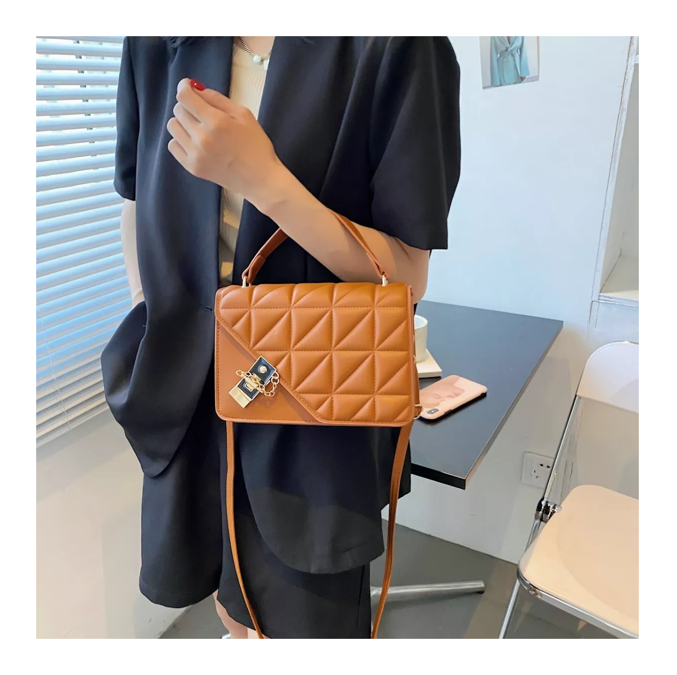 Foto 4 pulgar | Bolsa de Hombro Belug color Marrón para Mujer