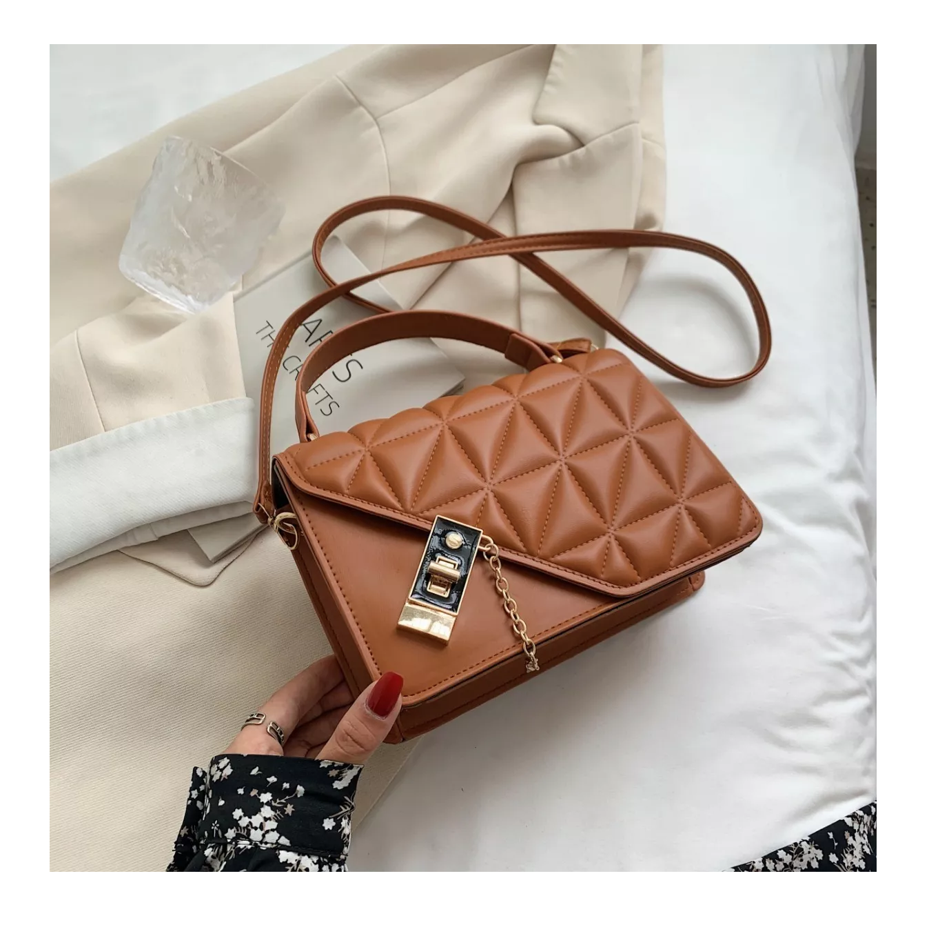 Foto 6 pulgar | Bolsa de Hombro Belug color Marrón para Mujer