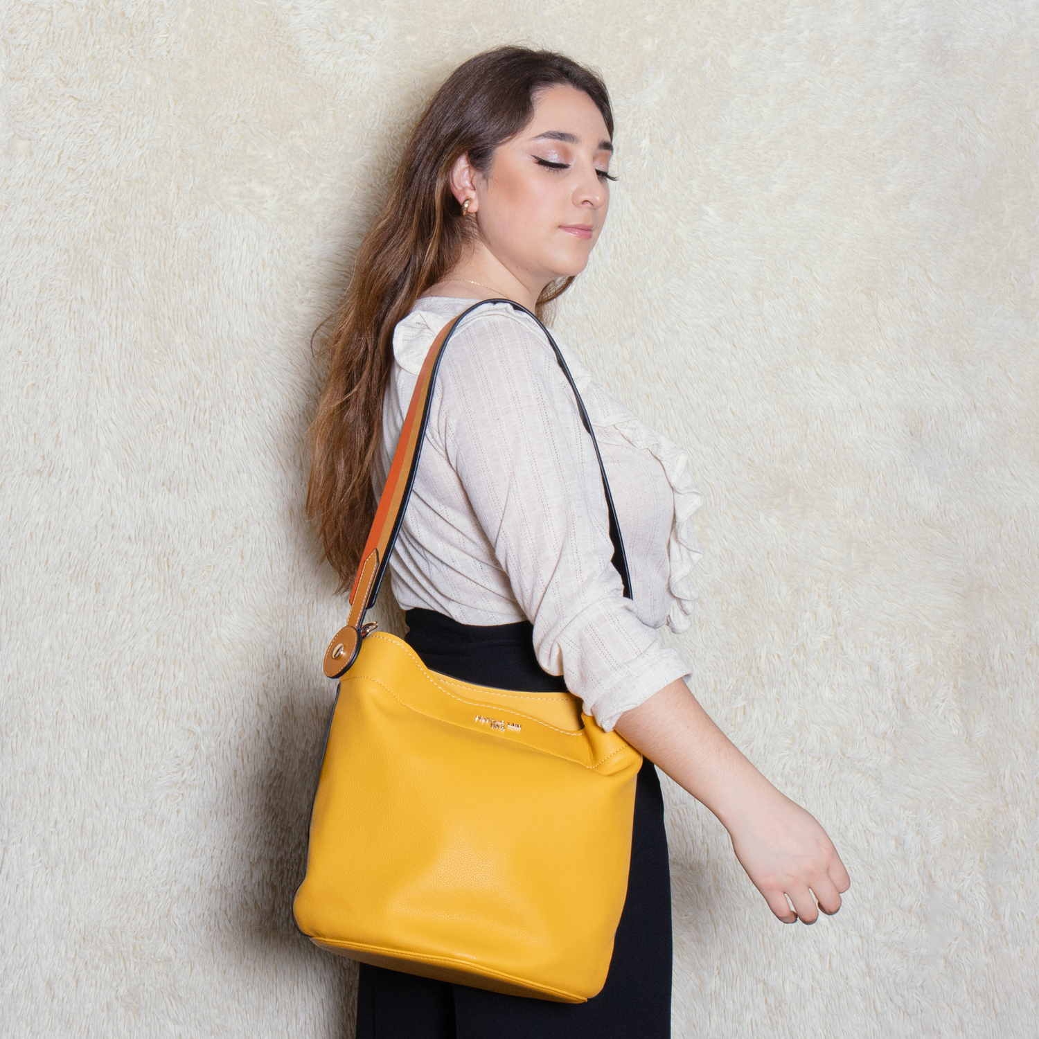 Foto 5 | Bolsa Cruzada Nicole Lee Avery color Amarillo