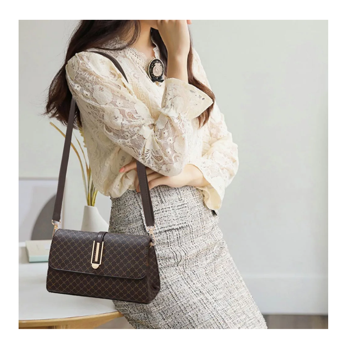 Foto 5 | Bolso Pequeño Crossbody BELUG color Café para Mujer