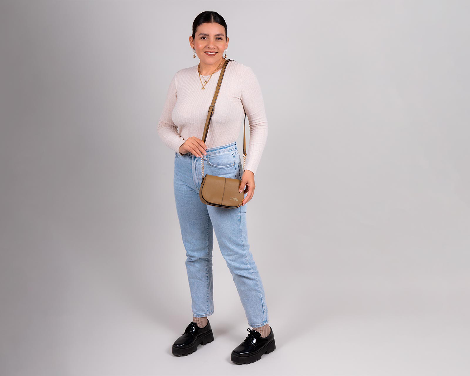 Foto 9 pulgar | Bandolera De Dama Crossbody Mediana Madison Mady Café