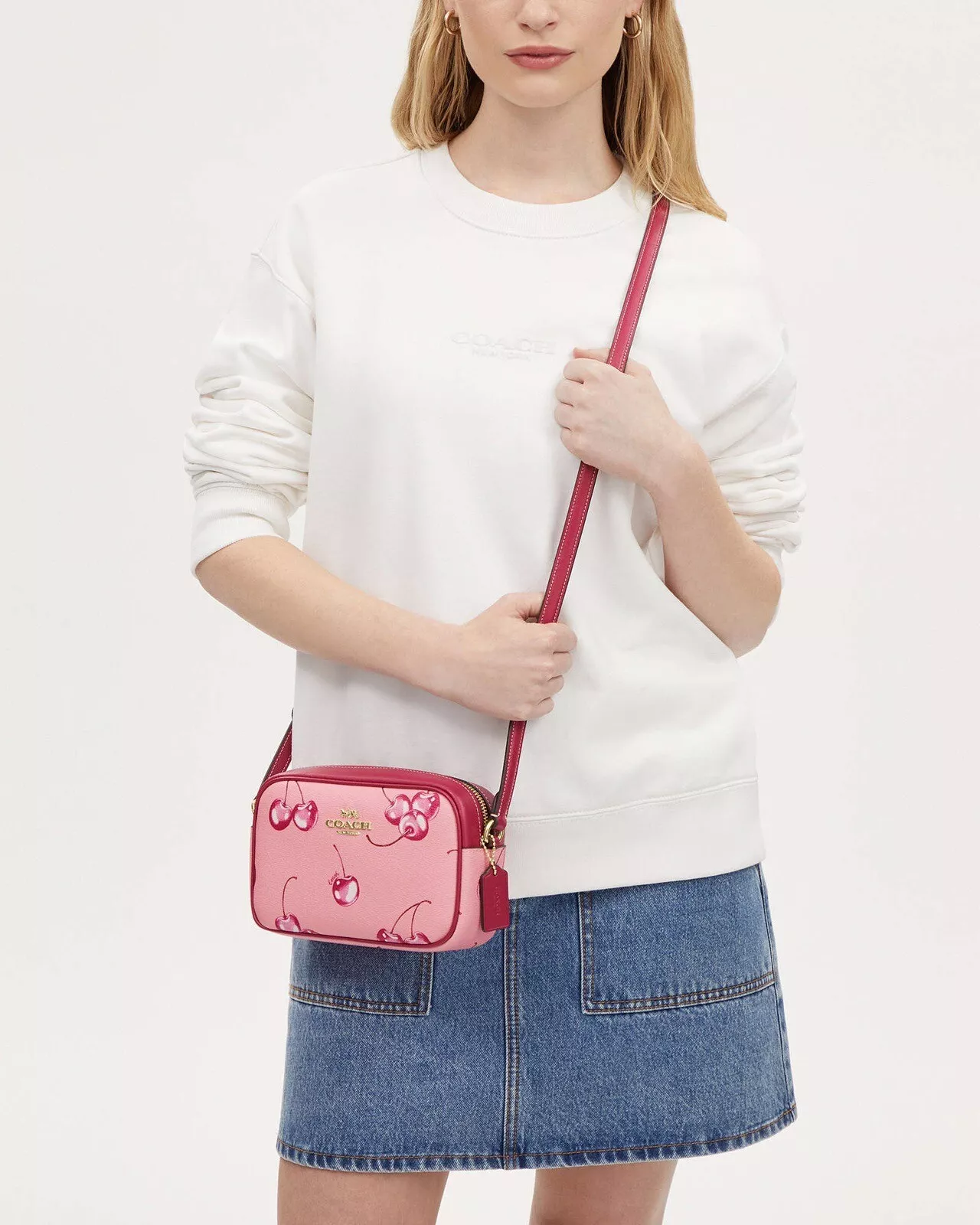 Foto 5 pulgar | Crossbody Rosa Mini Jamie Camera Bag With Cherry Print Piel Coach