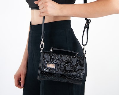 Foto 3 | Bolso Crossbody de Piel A Ángelozano Lupita Negro con Grabado Tipo Cincelado