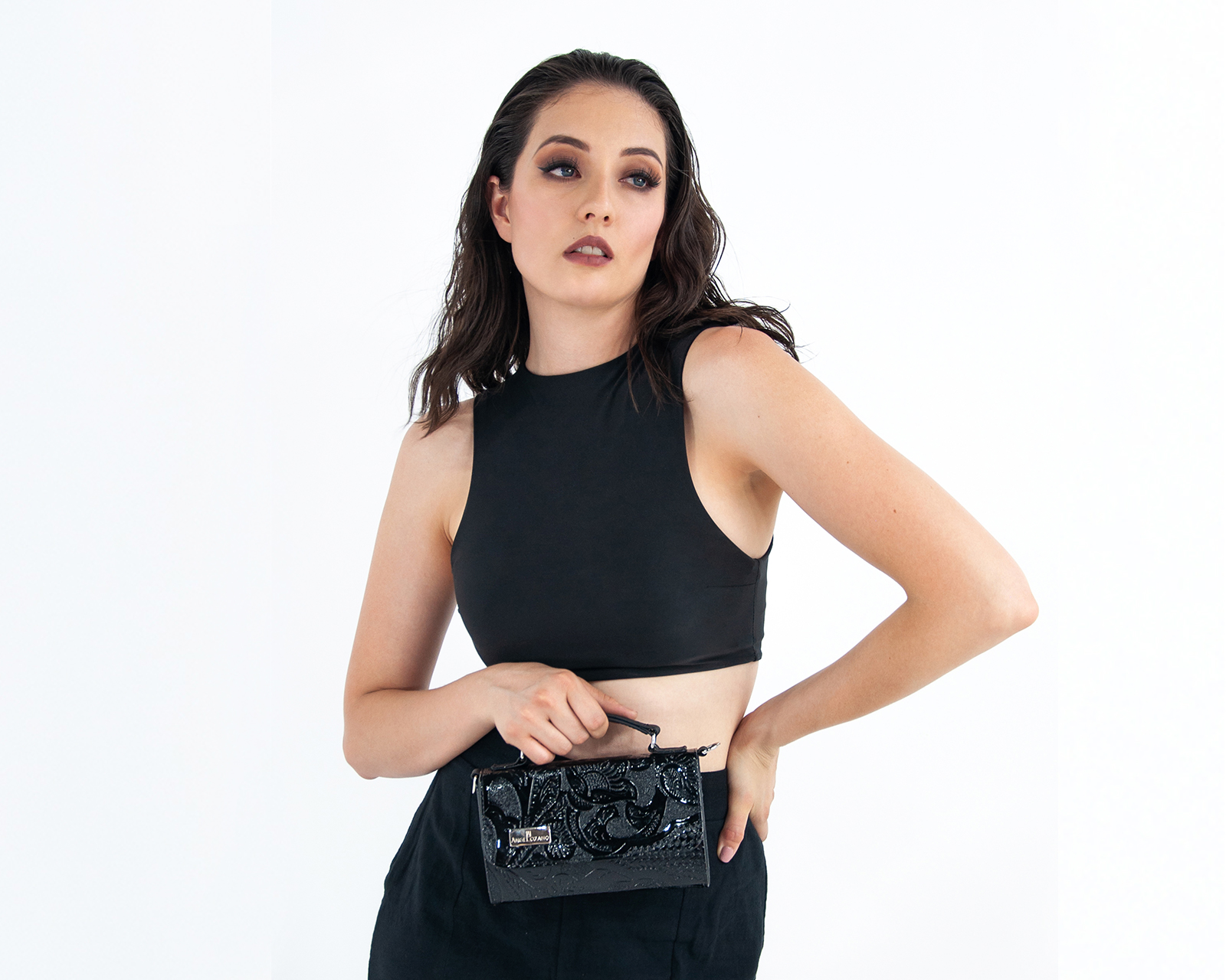 Foto 7 pulgar | Bolso Crossbody de Piel A Ángelozano Lupita Negro con Grabado Tipo Cincelado