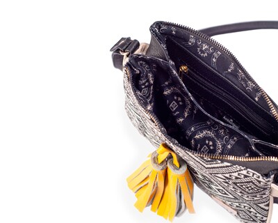 Foto 4 | Bolso Crossbody A Ángelozano De Piel Vacuna Con Telar Étnico, Modelo Jaqueline