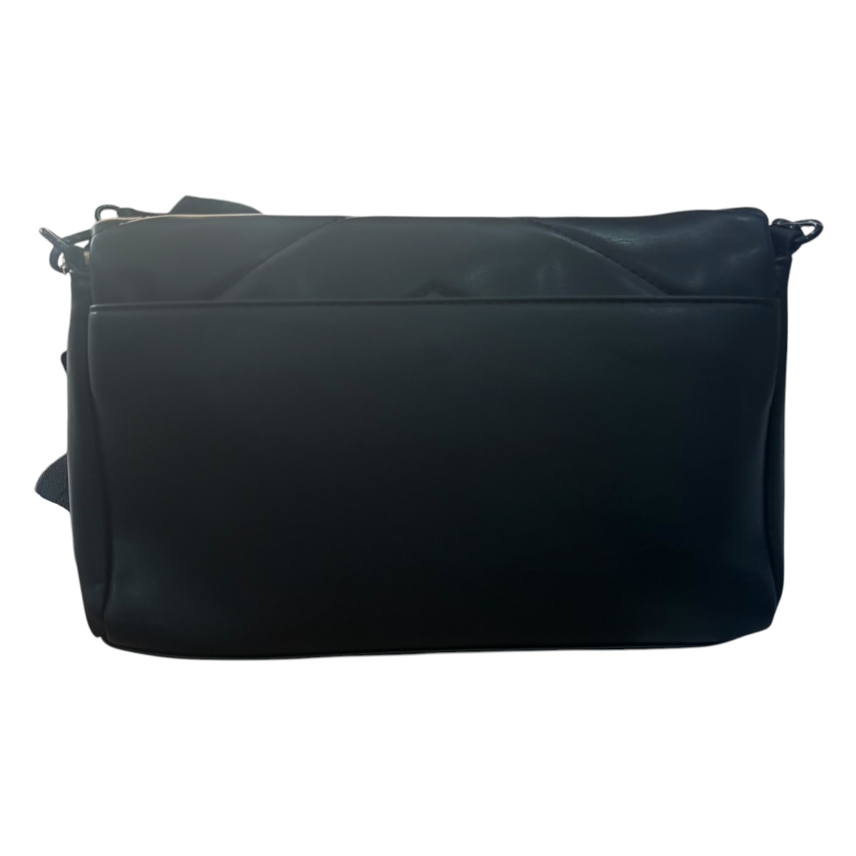 Foto 4 pulgar | Bolsa Shoulder True Religion De Piel Color Negra Con Logo Centrado