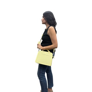 Foto 5 | Bolsa Shoulder Bevelyn Perf Steve Madden Color Amarillo