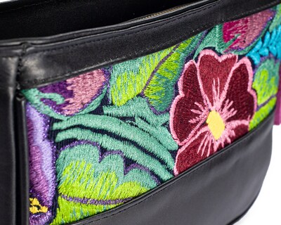 Foto 6 | Bolso Crossbody A Ángelozano De Piel Vacuna Con Telar De Zinancantán, Color Negro, Modelo Eva