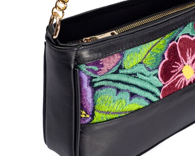 Foto 8 | Bolso Crossbody A Ángelozano De Piel Vacuna Con Telar De Zinancantán, Color Negro, Modelo Eva