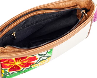Foto 5 | Bolso Crossbody A Ángelozano De Piel Vacuna Con Telar Artesanal, Color Hueso, Modelo Eva