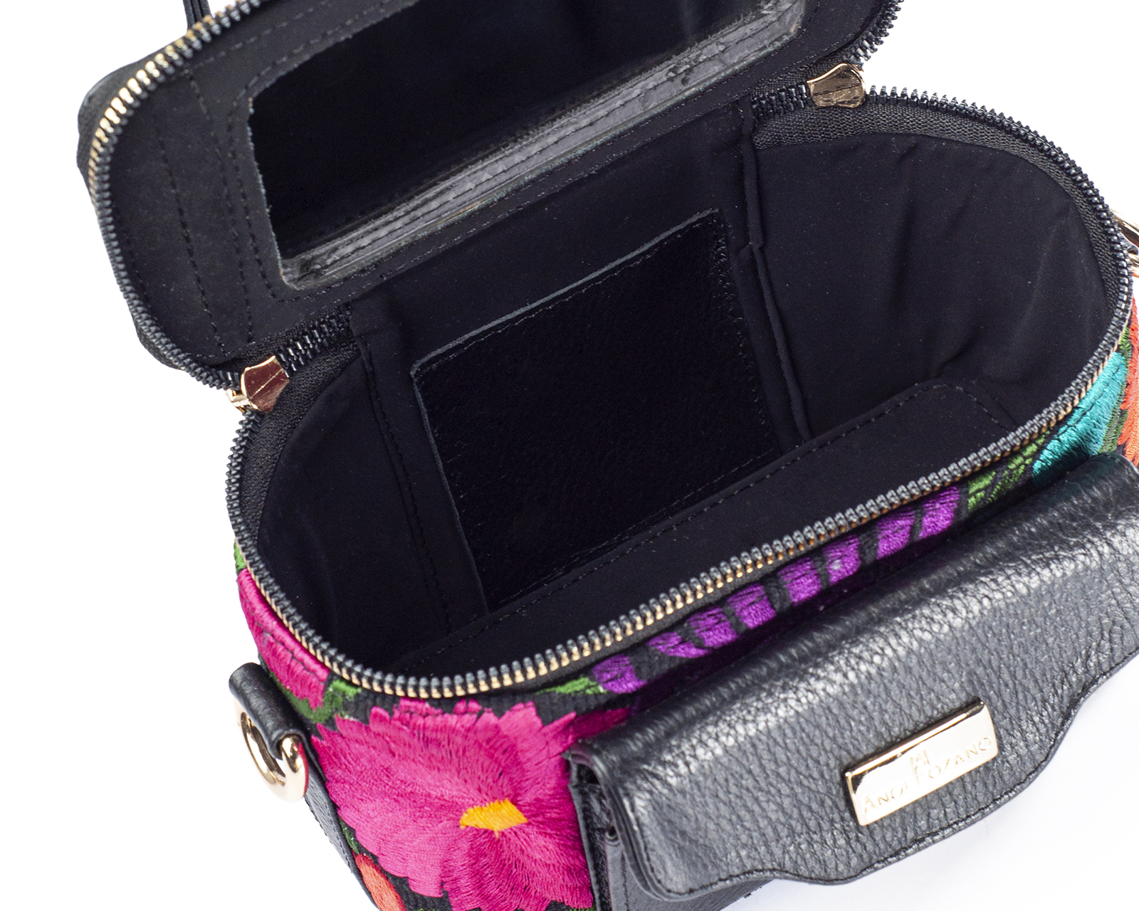 Foto 4 pulgar | Bolso Crossbody  A Ángelozano De Piel Vacuna Con Telar Artesanal, Color Negro, Modelo Tania