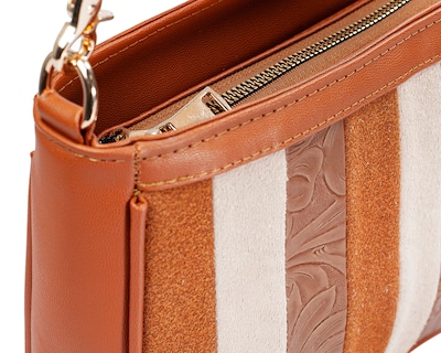 Foto 5 | Bolso Crossbody A Ángelozano De Piel Vegana, Color Camel, Modelo Eva