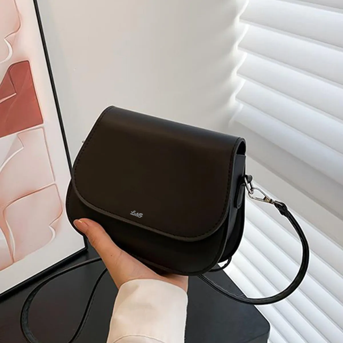 Foto 2 | Bolsa Mini Bandolera De Cuero Para Mujer Lab.g Negro