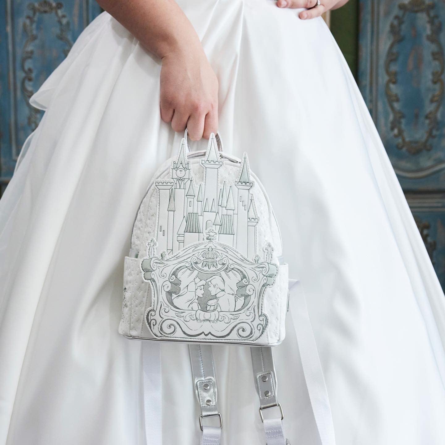 Foto 3 pulgar | Minimochila Loungefly Disney Cinderella Happily Ever After - Venta Internacional.