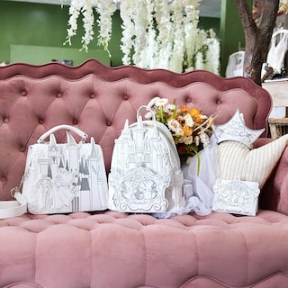 Foto 3 | Minimochila Loungefly Disney Cinderella Happily Ever After - Venta Internacional.