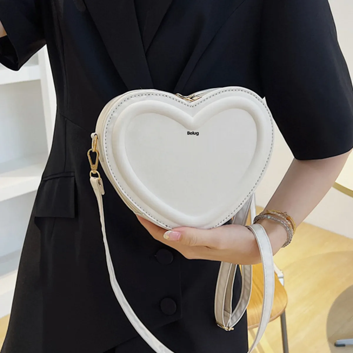 Foto 5 pulgar | Bolso Bandolera Forma Corazón Belug  Blanco