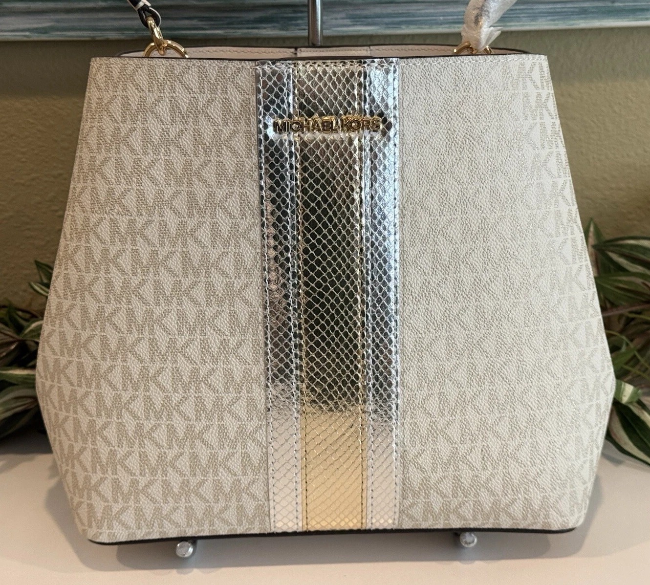 Foto 3 pulgar | Bolso De Hombro Michael Kors Jet Set Travel Dragonfruit Multi - Venta Internacional.