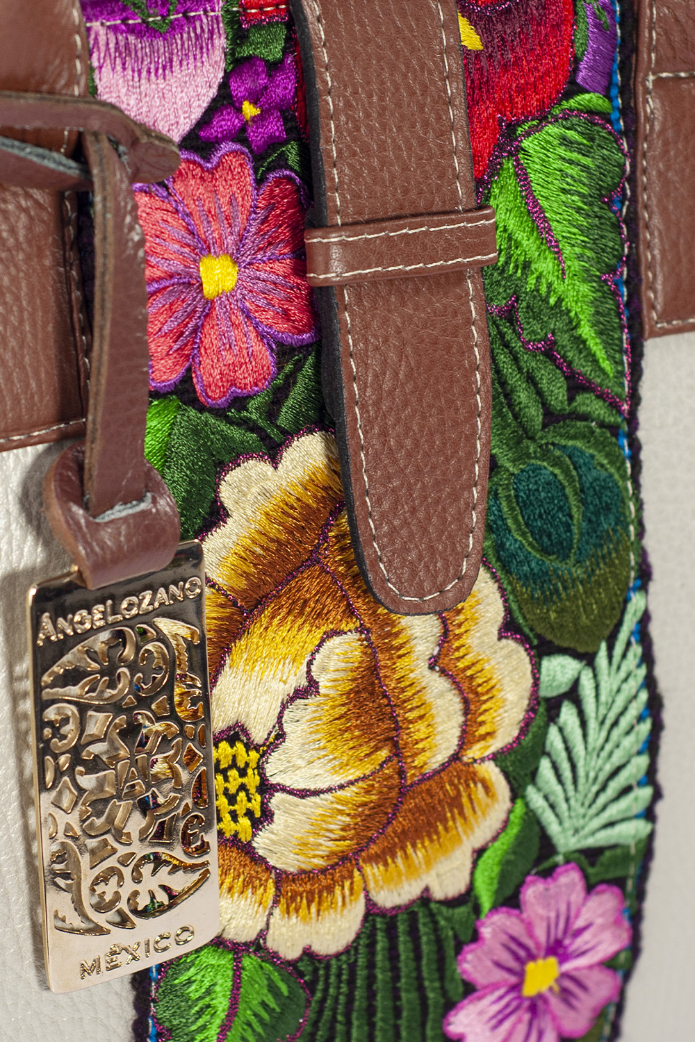 Foto 7 pulgar | Bolso Tote A Ángelozano De Piel Con Telar De Zinacantán,modelo Samantha Color Oro Ligth