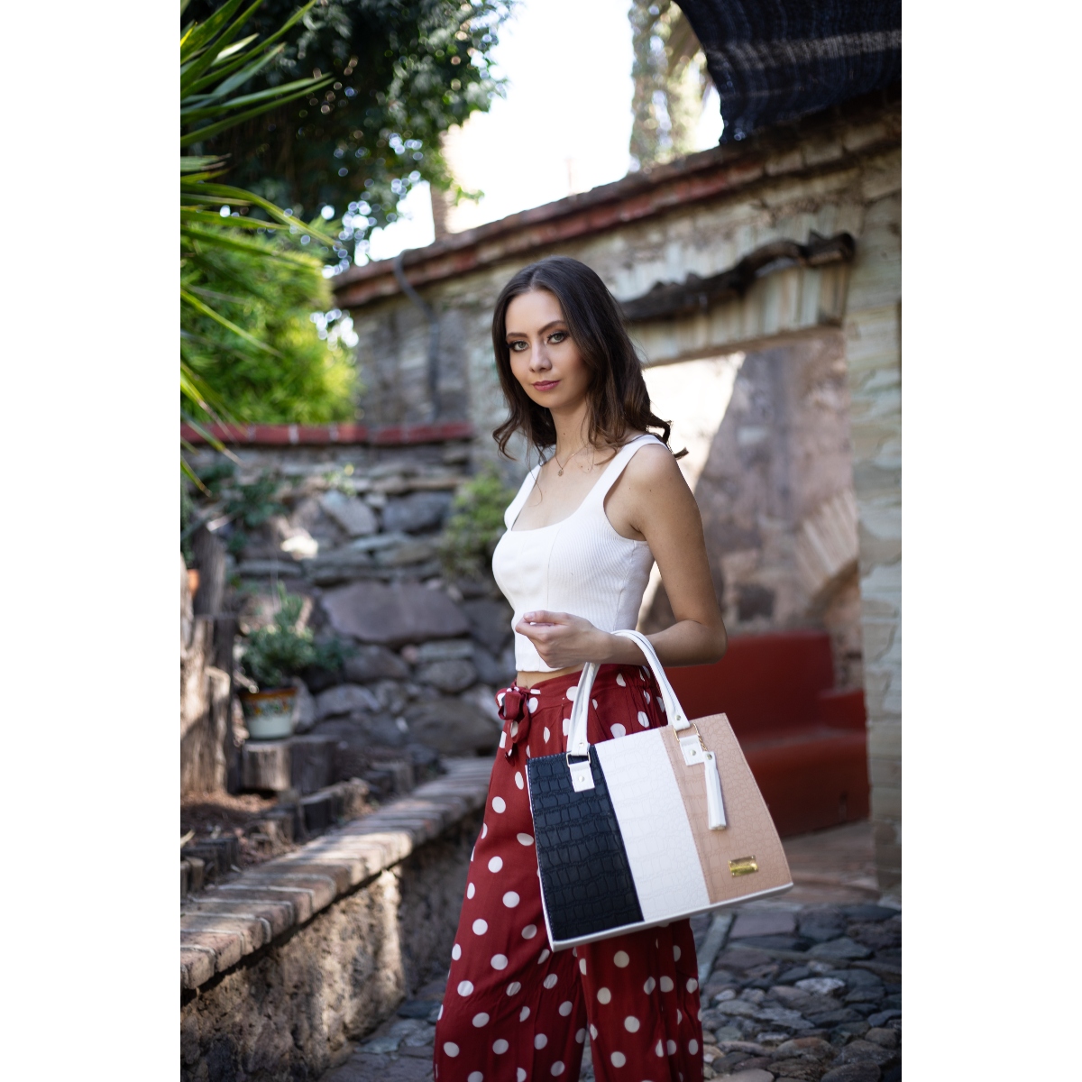Foto 5 pulgar | Bolsa Fana Irma Color Negro / Maquillaje Juvenil