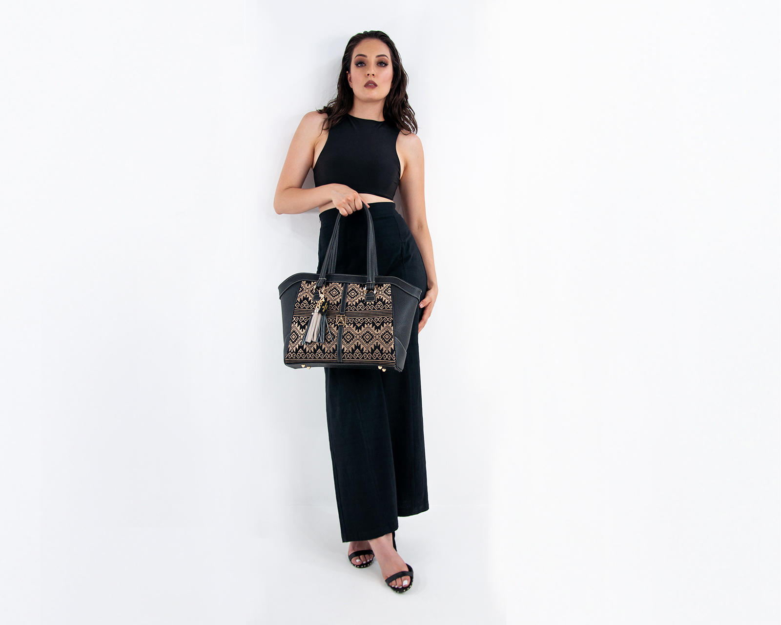 Foto 7 pulgar | Bolso A Ángelozano Tipo Tote De Piel Vacuna Con Telar Artesanal De Seda Modelo Maya Color Negro