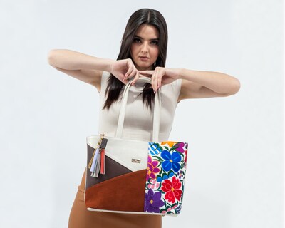 Foto 5 | Bolso Tipo Tote A Ángelozano De Piel Vacuna Con Telar Artesanal Y Gamuza, Modelo Gabriela