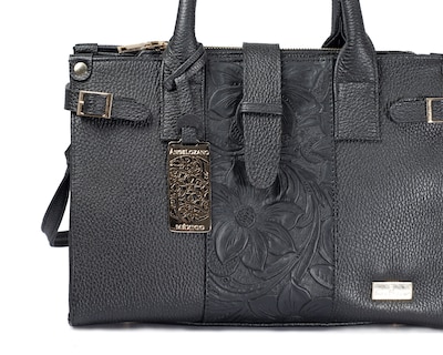 Foto 7 | Bolso Tipo Satchel A Ángelozano De Piel Vacuna Con Grabado Tipo Cincelado, Color Negro, Modelo Samantha