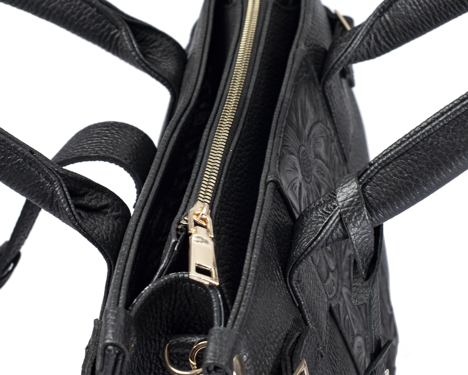 Foto 9 pulgar | Bolso Tipo Satchel A Ángelozano De Piel Vacuna Con Grabado Tipo Cincelado, Color Negro, Modelo Samantha