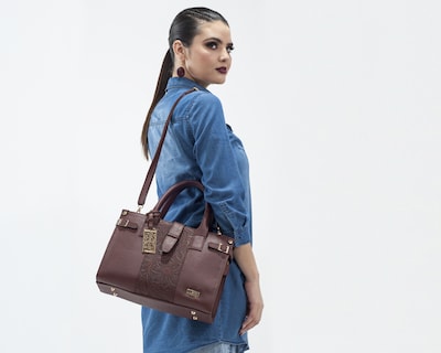 Foto 4 | Bolso Satchel A Ángelozano De Piel Vacuna Con Grabado Tipo Cincelado, Color Café, Modelo Samantha