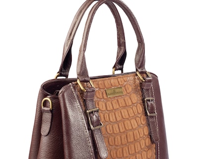 Foto 6 | Bolso Satchel A Ángelozano De Piel Vacuna Con Charol Grabado Tipo Cocodrilo, Color Café, Modelo Lourdes