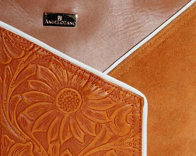 Foto 4 | Bolso Tote A Ángelozano De Piel Vacuna Con Piel Grabada, Color Camel, Modelo Florentina