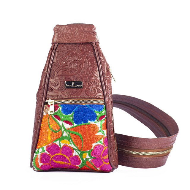 Foto 1 | Bolso A Ángelozano Celia tipo Pechera Elaborado en Piel Vacuna con Telar Artesanal