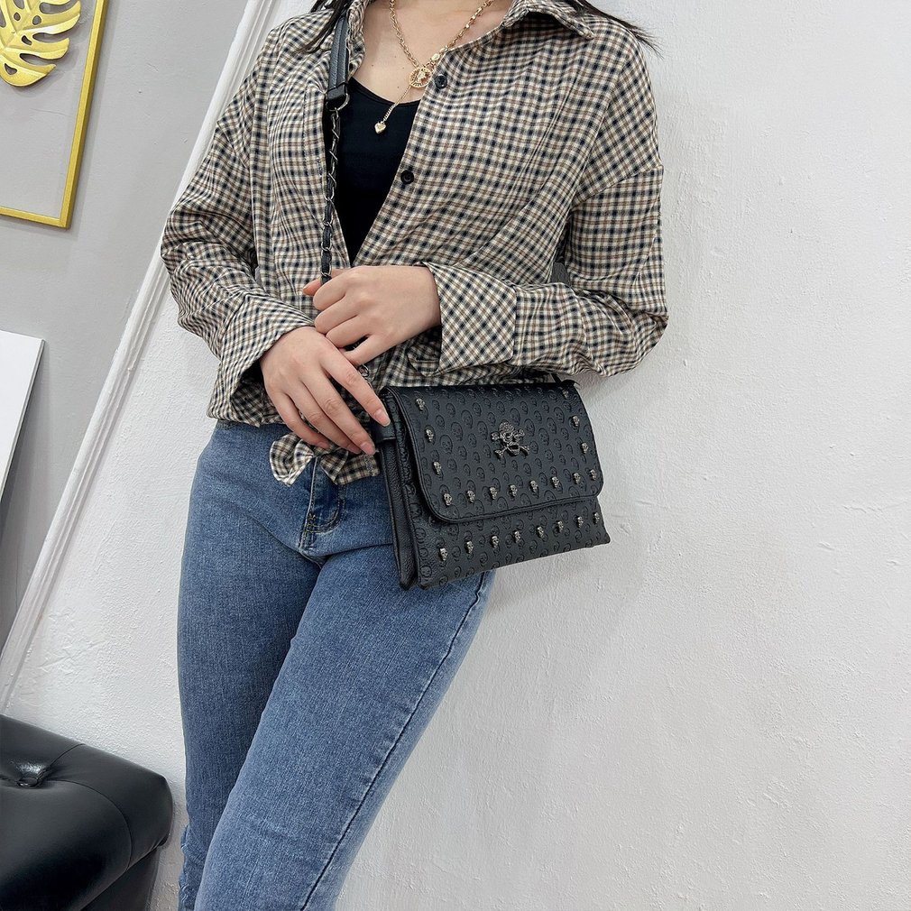 Foto 4 pulgar | Venta Internacional - Bolso Negro Gótico con Calavera y Cadena para Mujer