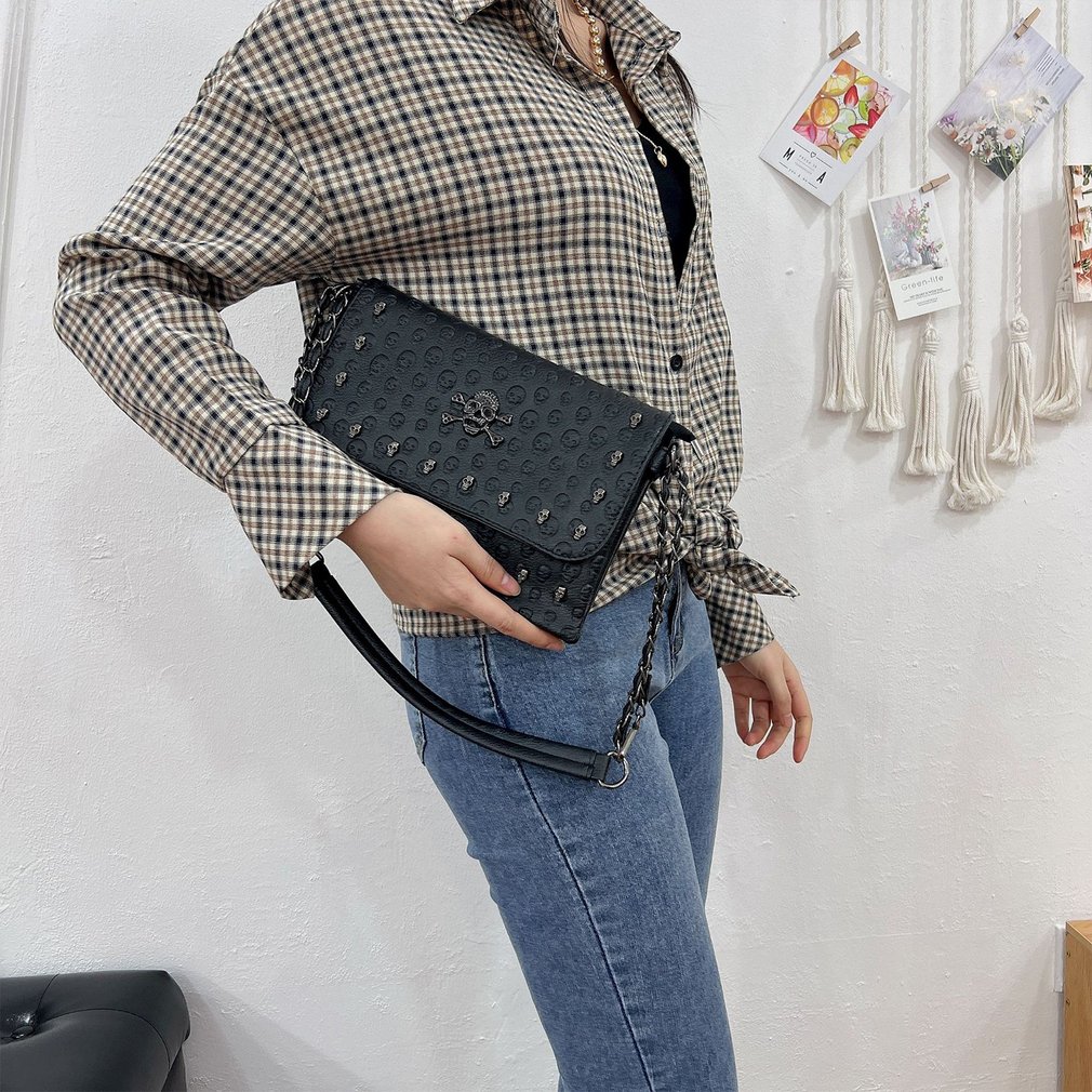 Foto 5 pulgar | Venta Internacional - Bolso Negro Gótico con Calavera y Cadena para Mujer