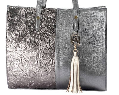 Foto 4 | Bolso Tipo Tote A Ángelozano De Piel Vacuna Con Grabado Tipo Cincelado, Color Antimonio, Modelo Leonora