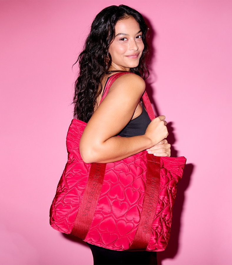 Foto 4 pulgar | Bolsa Tote Victoria's Secret Corazones Rojo San Valentín Edición Especial