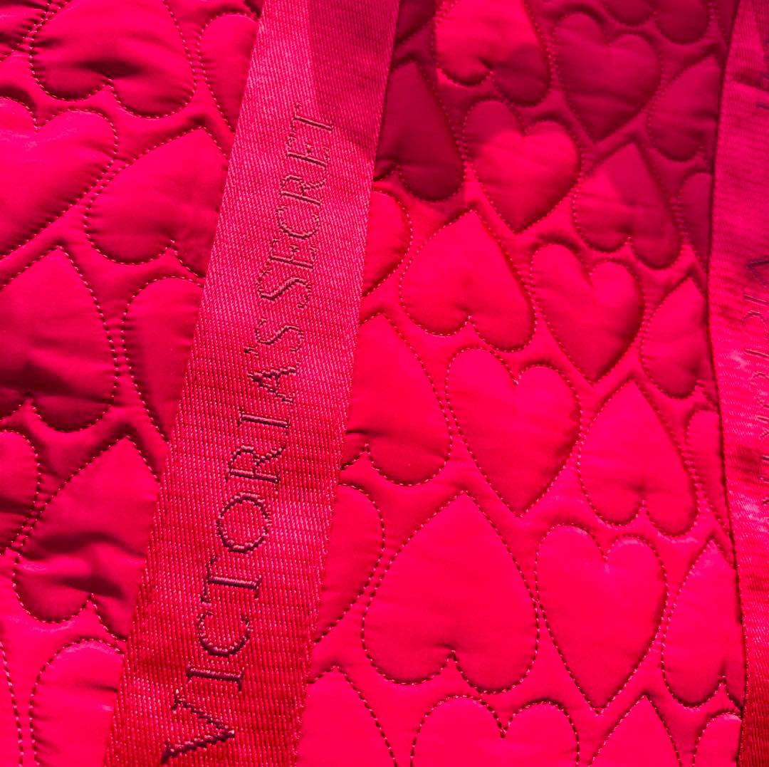 Foto 6 pulgar | Bolsa Tote Victoria's Secret Corazones Rojo San Valentín Edición Especial