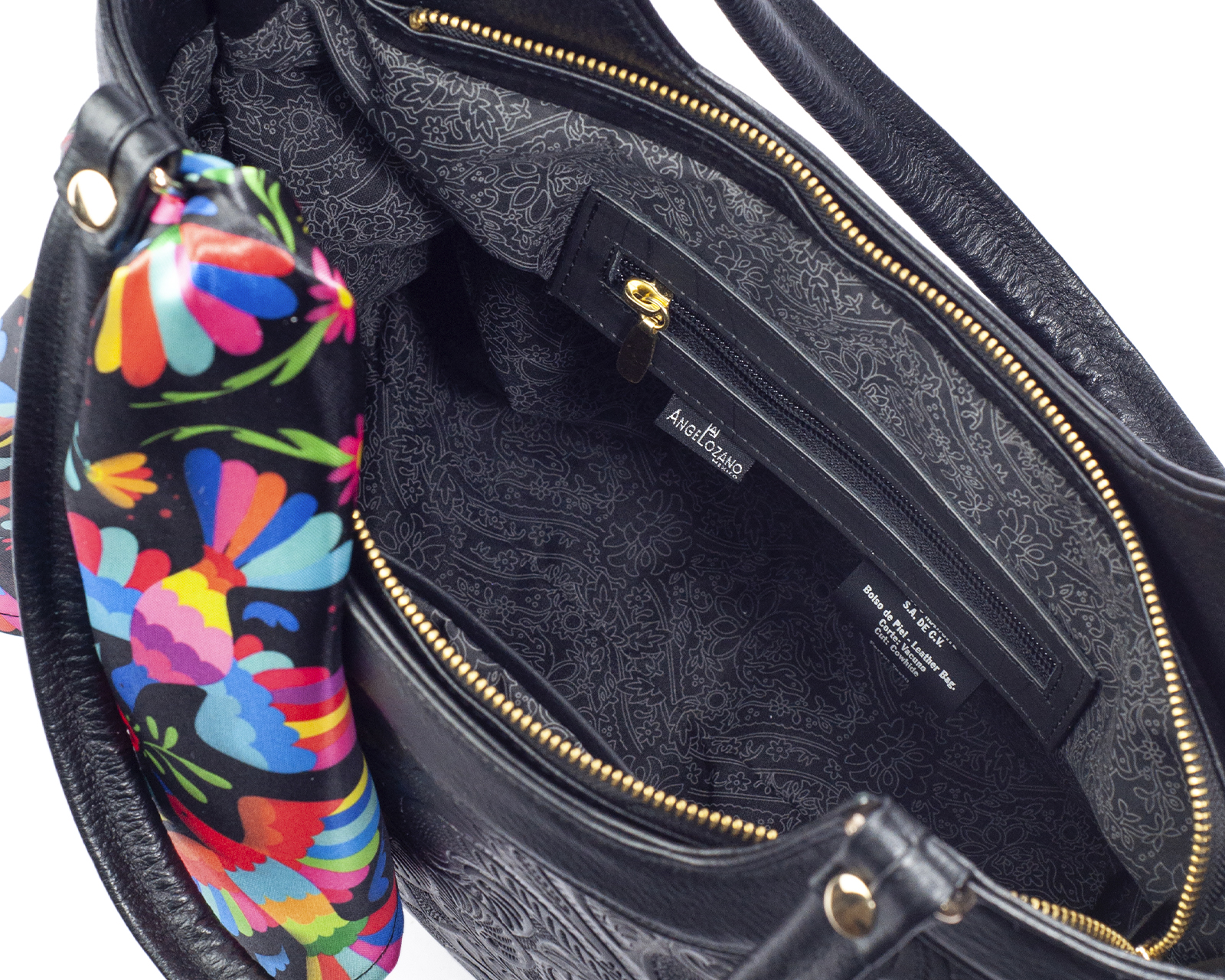 Foto 3 pulgar | Bolso Tote A Ángelozano De Piel Vacuna Con Grabado Tipo Cincelado Y Mascada, Color Negro, Modelo Graciela