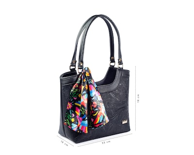 Foto 3 | Bolso Tote A Ángelozano De Piel Vacuna Con Grabado Tipo Cincelado Y Mascada, Color Negro, Modelo Graciela