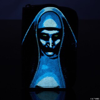 Foto 6 | Billetera con Cierre Loungefly Warner Bros The Nun Cosplay