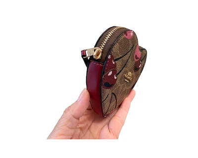Foto 5 | Monedero Coach Heart Coin Case Signature Canvas With Cherry Print Tan Multi Cz476 Color Café