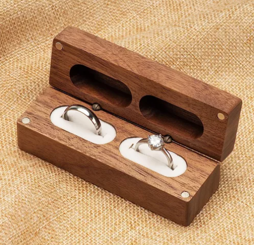 Foto 4 pulgar | Caja Xtellar para Dos Anillos de Boda o Compromiso Marrón con Interior Blanco
