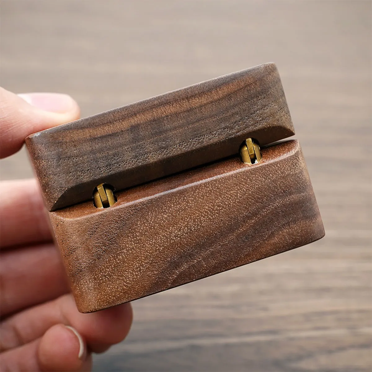 Foto 5 | Caja Para Dos Anillos De Bodas Alhajero Magnetico De Madera Esponja Blanca Lab.g Marrón