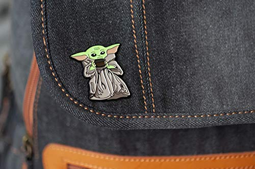 Foto 5 pulgar | Venta Internacional- Pin Star Wars - Mandaloriano Bebé Yoda con Tazón de Sopa